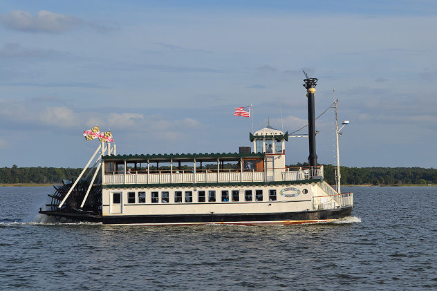 One of the Choptank River Cruise paddle-wheels we passed on our cruise to dinner, 20SEP14